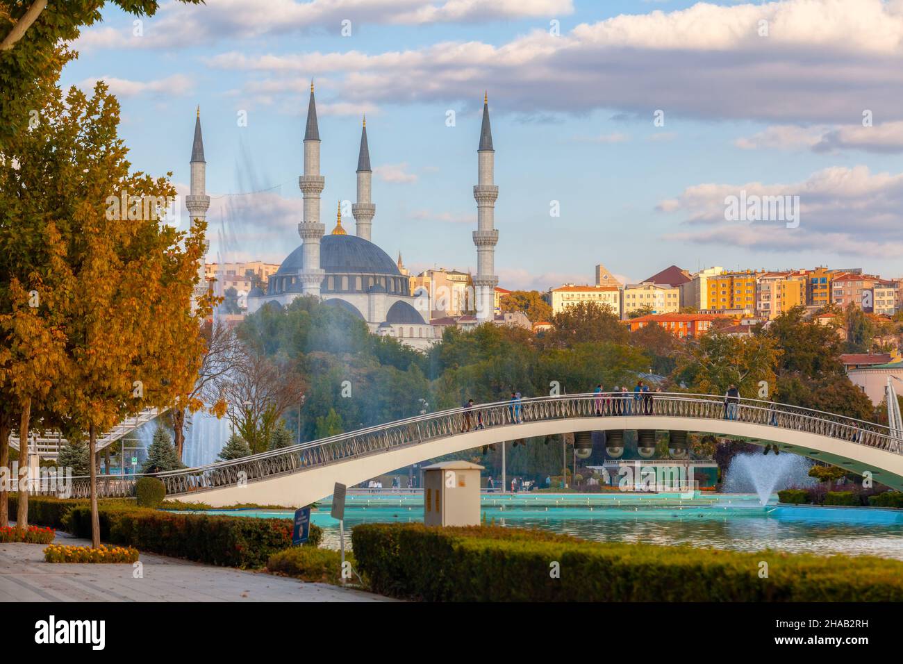 Ankara-Turkey:October 3, 2021: Beautiful view of the Melike Sultan mosque, famous pool and bridge at luna park | Genclik Parki in Ankara. Stock Photo