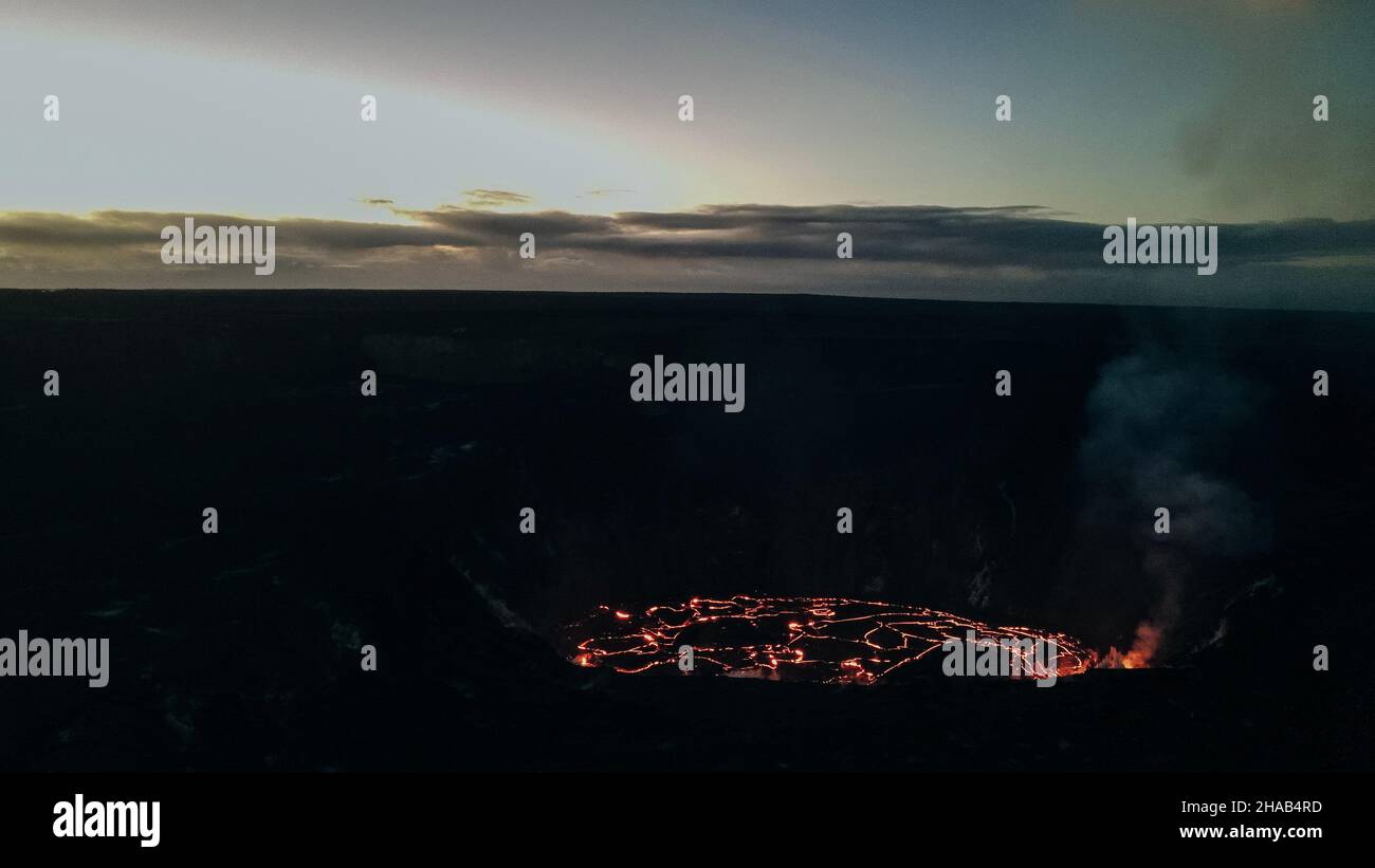 Helicopter kilauea volcano hawaii volcanoes hi-res stock photography ...