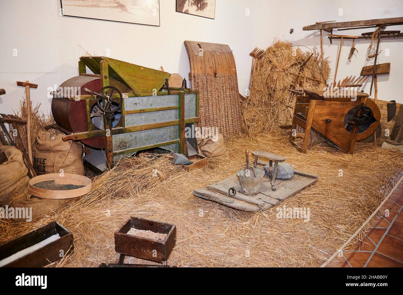 Vintage antique farm tools hi-res stock photography and images - Alamy