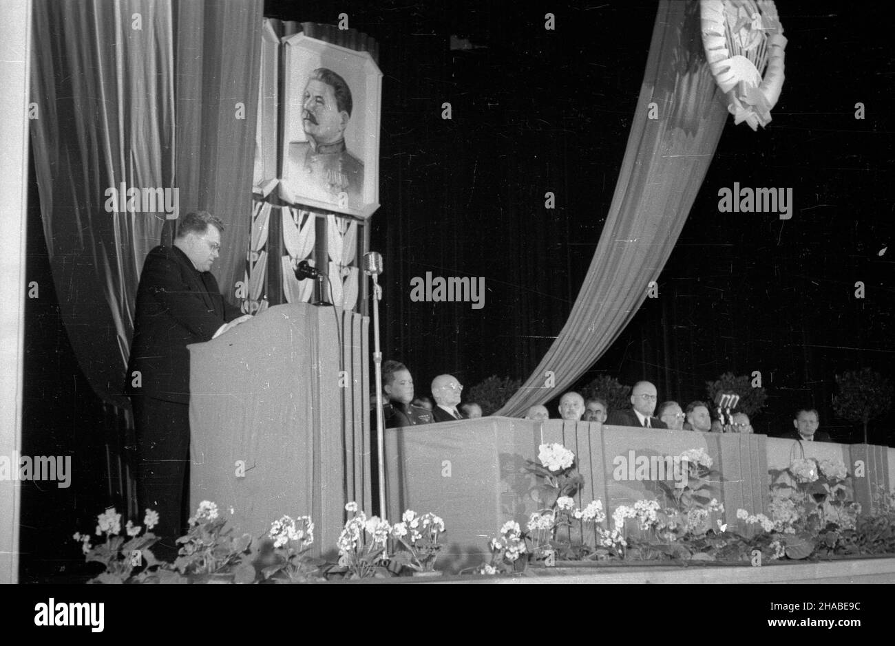 Warszawa, 19490421. Akademia w sali teatru Roma z okazji czwartej