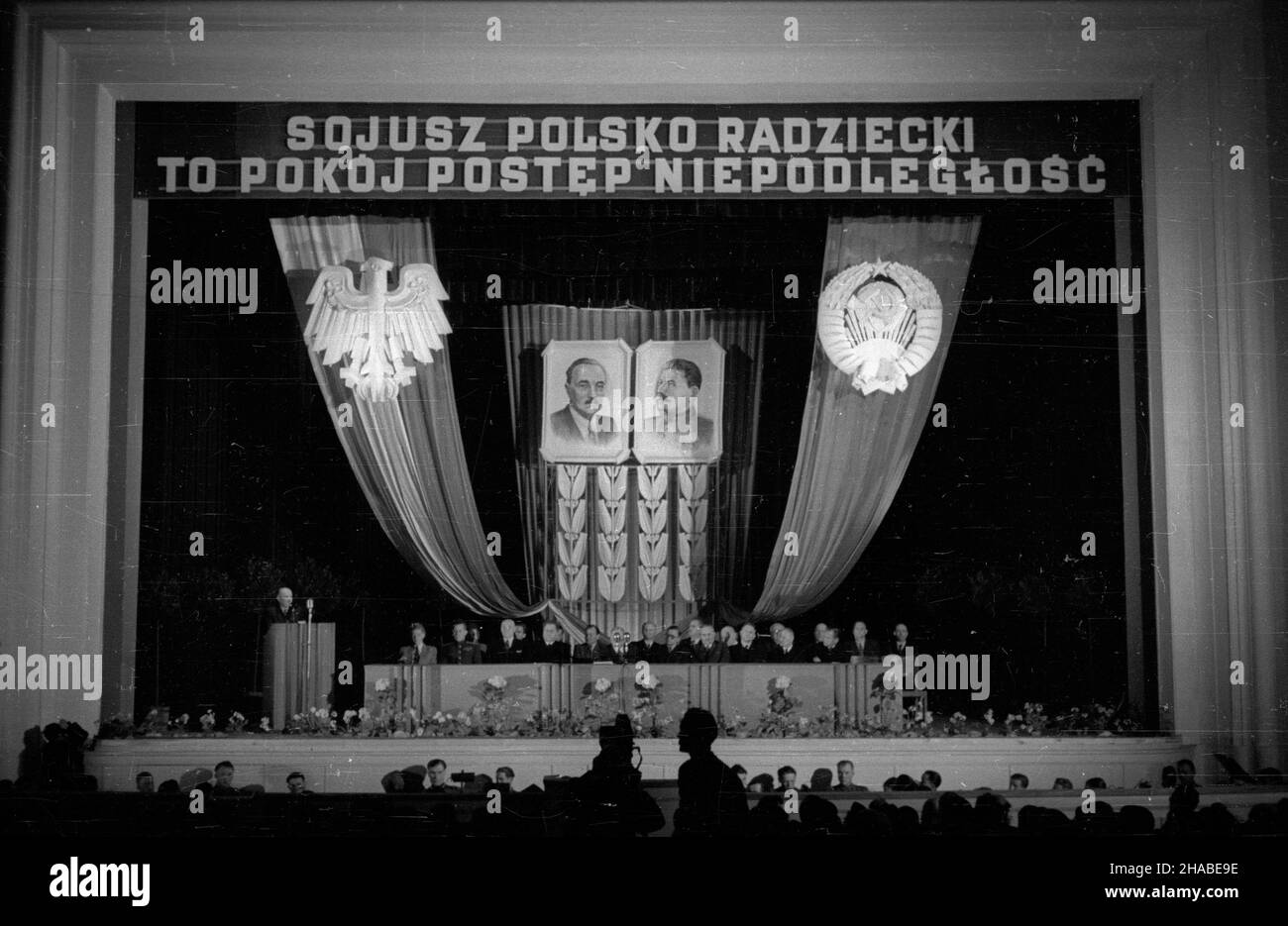 Warszawa, 19490421. Akademia w sali teatru Roma z okazji czwartej