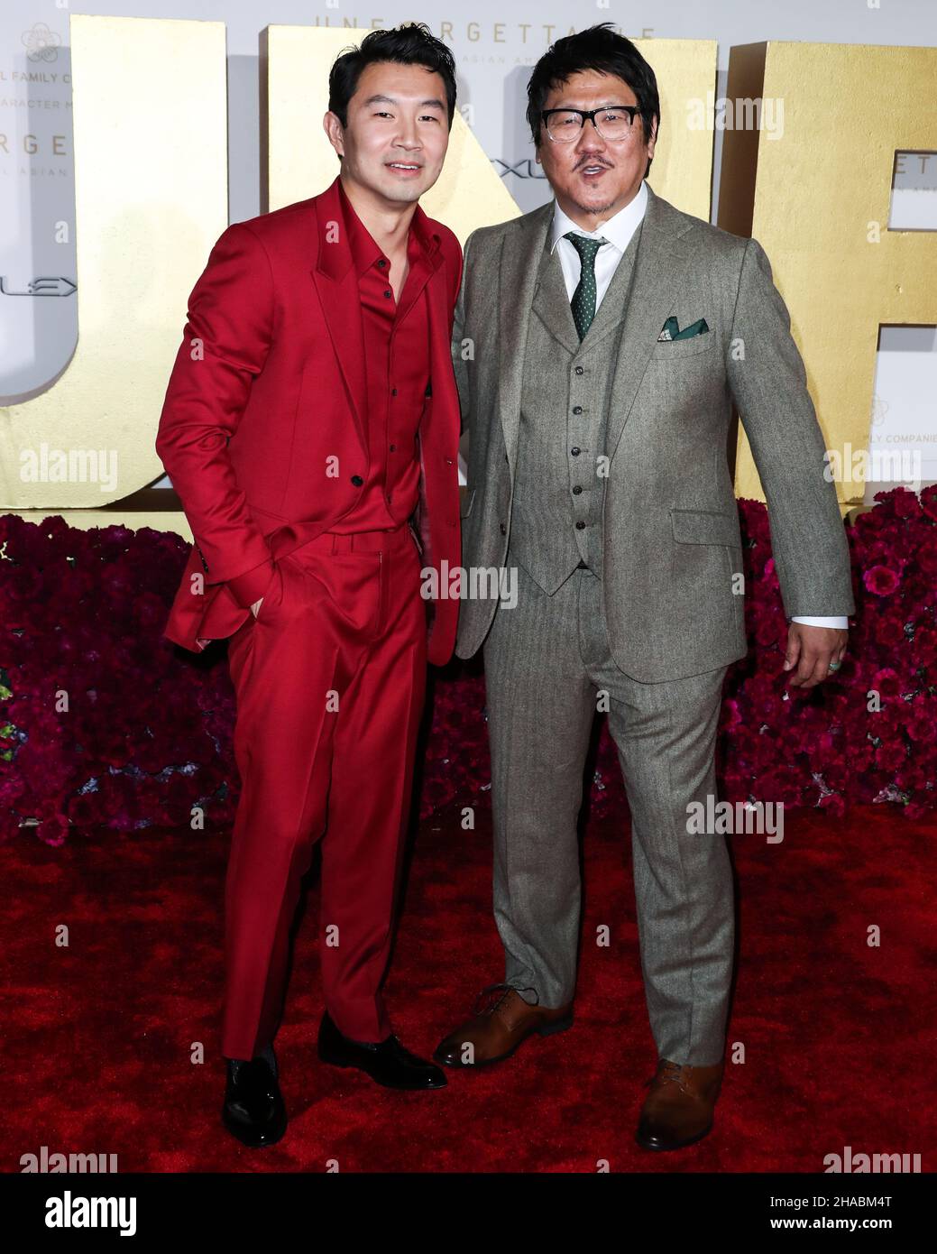 BEVERLY HILLS, LOS ANGELES, CALIFORNIA, USA DECEMBER 11 Actors Simu