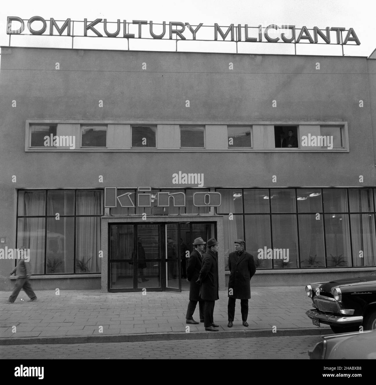 ódŸ, 1969-11-10. Siedziba Domu Kultury Milicjanta w wyremontowanym budynku  przy ul. Nawrot 27. uu PAP/Witold Rozmys³owicz Lodz, Nov. 10, 1969. Seat of  the Militiaman Culture Centre in a renovated building at 27, image size:1300x1331
