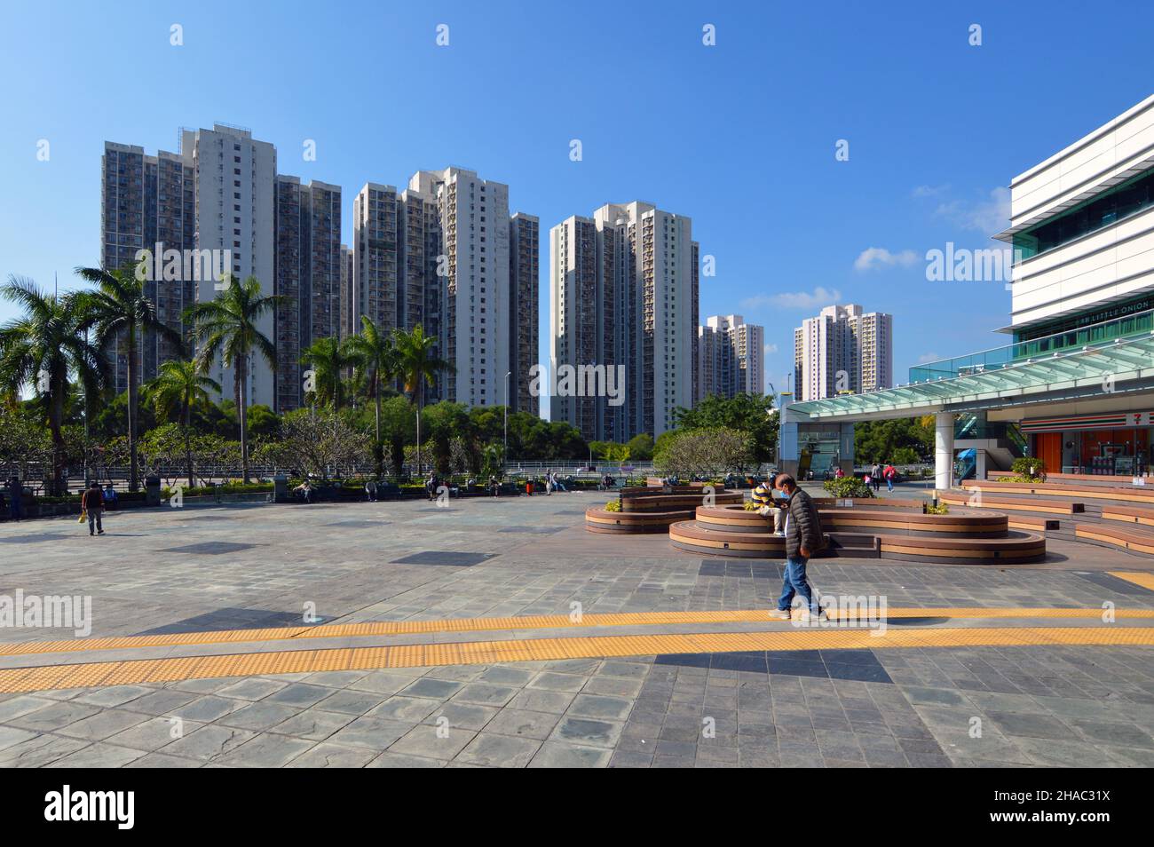 Public plaza outside Sau Mau Ping Shopping Centre (秀茂坪商場) in Sau Mau Ping, Kowloon, Hong Kong with Hiu Lai Court (曉麗苑) in background Stock Photo
