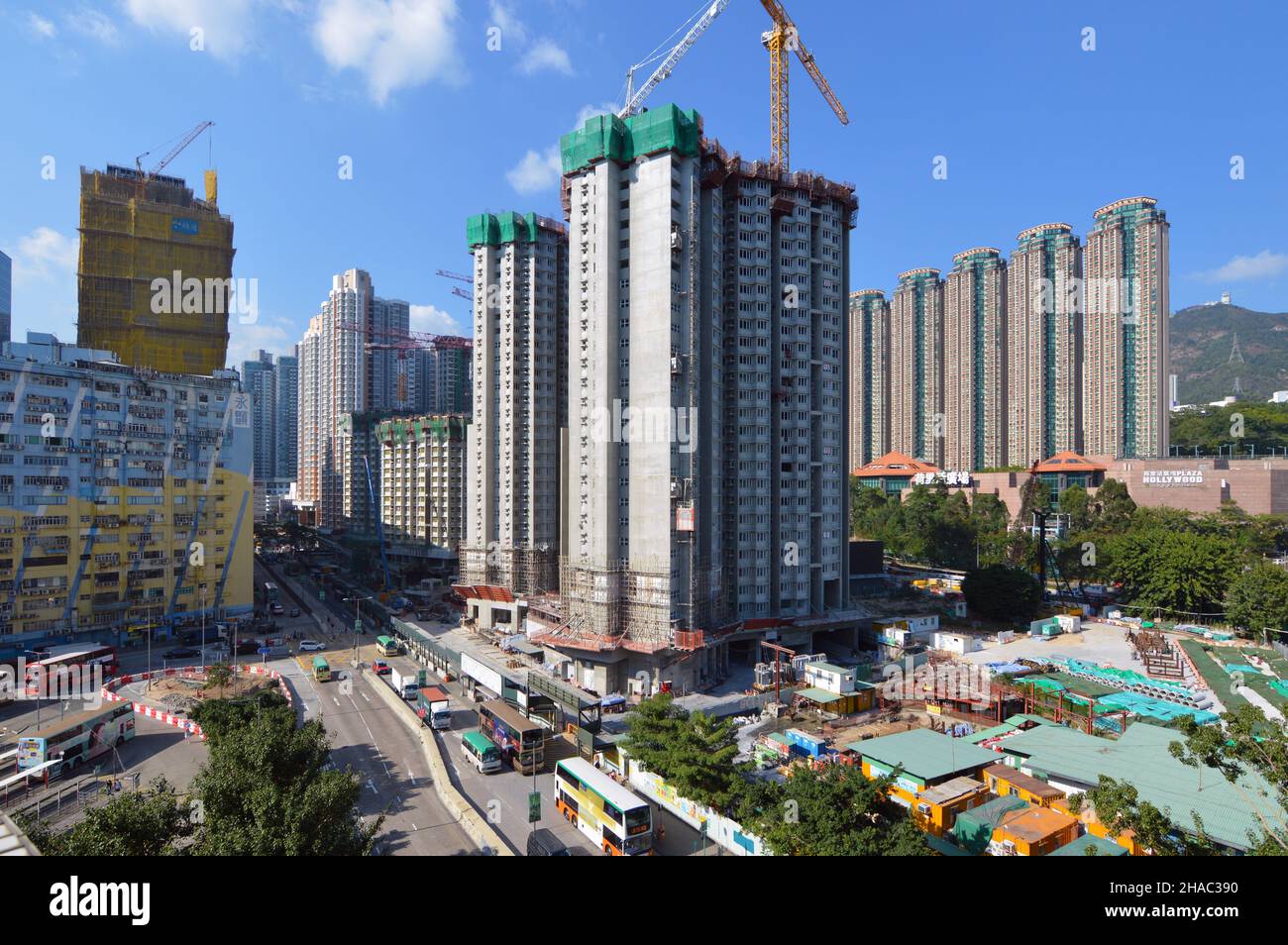 Kai Cheung Court (啟翔苑), a Home Ownership Scheme (HOS) block under construction at Diamond Hill Station in Kowloon, Hong Kong, December 2021 Stock Photo