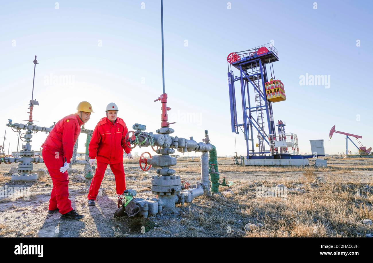Tangshan. 12th Dec, 2021. Workers inspect an oil well at Jidong Oilfield in north China's Hebei Province, Dec. 12, 2021. Since entering winter, workers at Jidong Oilfield have overcome the unfavorable factors of winter production and strengthened daily inspection to ensure the completion of annual production targets. Credit: Liu Mancang/Xinhua/Alamy Live News Stock Photo