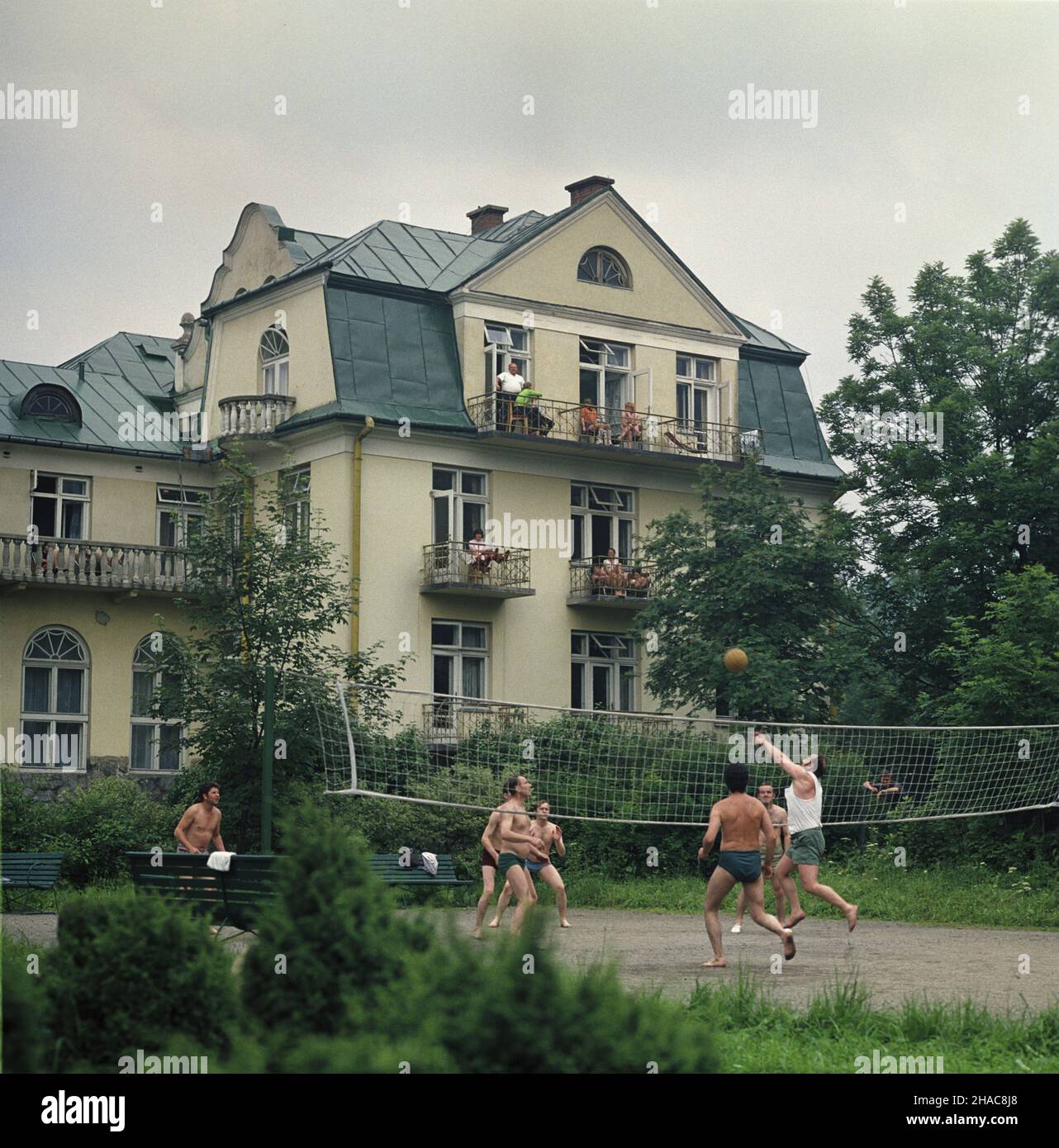 Zakopane 08.1973. Wakacje pod Tatrami. Nz. letni wypoczynek w zakopiañskim domu wczasowym. mta  PAP/Chris Niedenthal    Dok³adny dzieñ wydarzenia nieustalony.         Zakopane Aug. 1973. Vacations at the foot of the Tatra Mountains. Pictured: summer rest in a Zakopane-based holiday centre.   mta  PAP/Chris Niedenthal    Exact date unknown Stock Photo