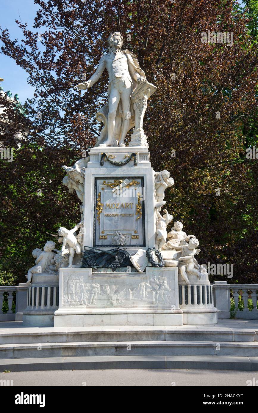 Monument to the composer Wolfgang Amadeus Mozart (erected in 1896) in the former Imperial Garden on an April afternoon. Vienna, Austria Stock Photo