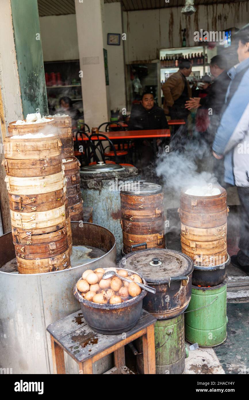 Stack of bamboo steamer hi-res stock photography and images - Alamy