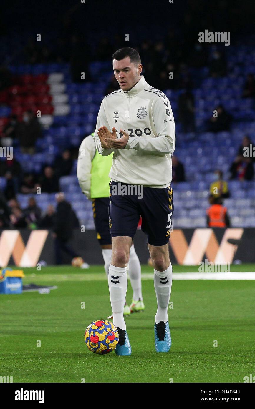 London, UK. 12th Dec, 2021. Michael Keane of Everton salutes the travelling supporters during the Premier League match between Crystal Palace and Everton at Selhurst Park, London, England on 12 December 2021. Photo by Ken Sparks. Editorial use only, license required for commercial use. No use in betting, games or a single club/league/player publications. Credit: UK Sports Pics Ltd/Alamy Live News Stock Photo