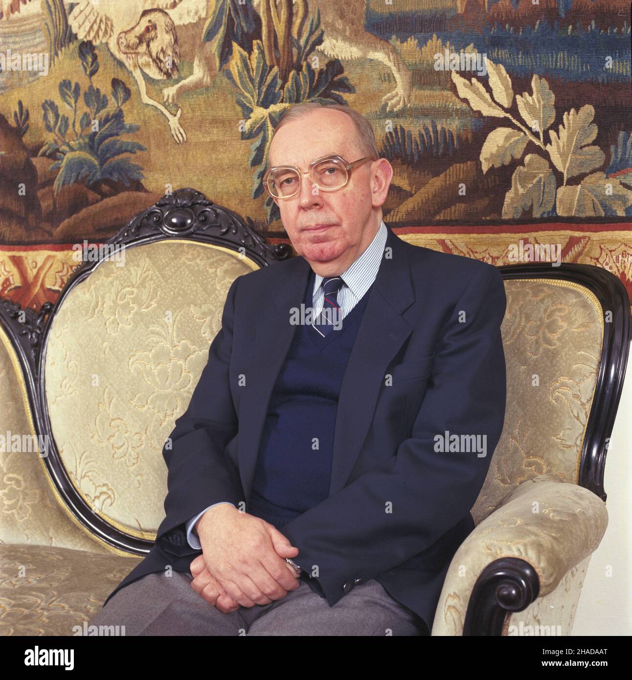 Warszawa 01.1990. Minister spraw zagranicznych Krzysztof Skubiszewski. wb  PAP/Grzegorz Rogiñski Ireneusz Sobieszczuk    Dok³adny dzieñ wydarzenia nieustalony.         Warsaw, January 1990. Foreign Minister Krzysztof Skubiszewski.  wb  PAP/Grzegorz Roginski Ireneusz Sobieszczuk    Event day unknown. Stock Photo