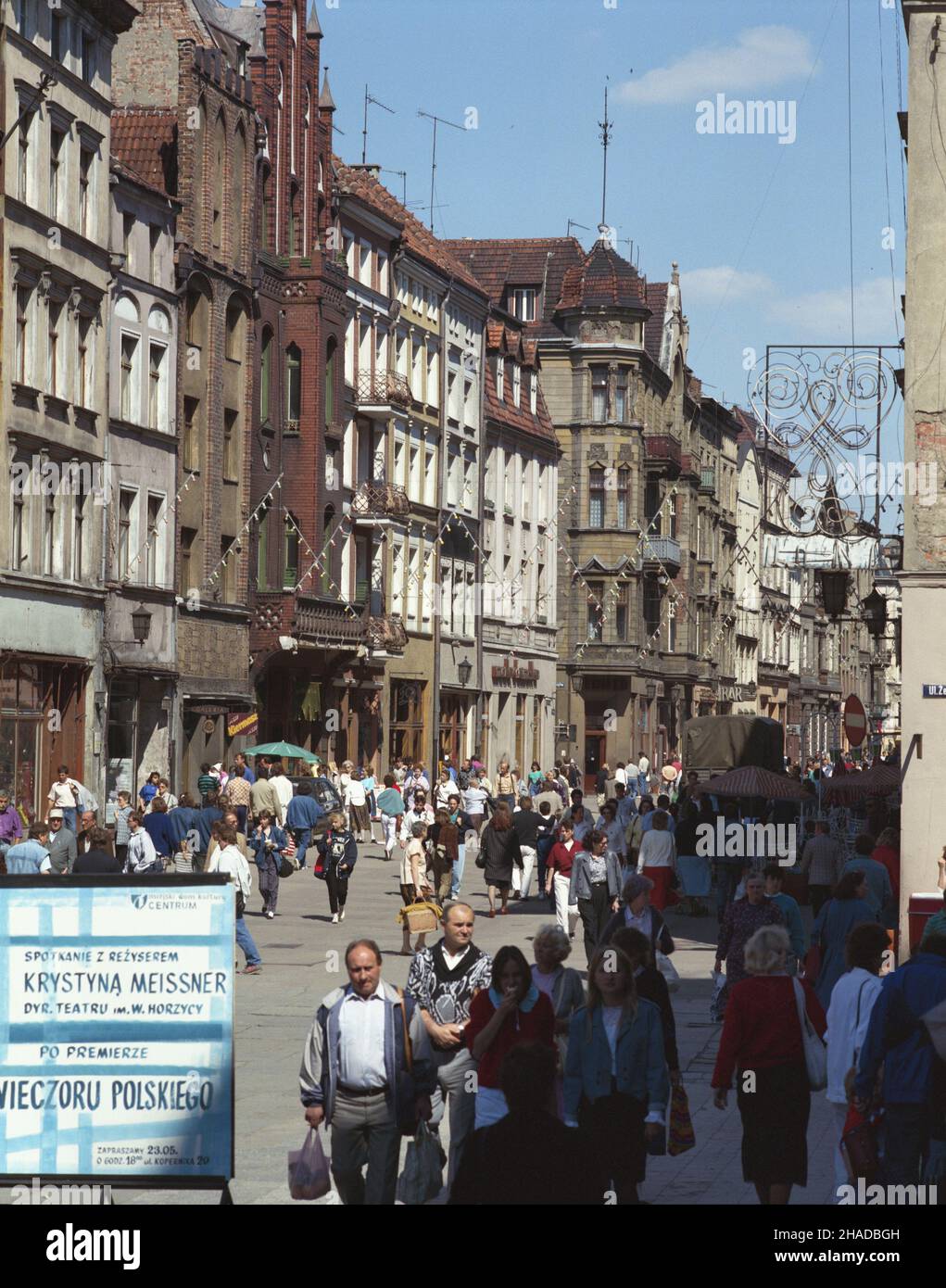 Toruñ 05.1990. Ulica Kopernika na Starym Mieœcie. wb  PAP/Jan Morek    Dok³adny dzieñ wydarzenia nieustalony.         Torun, May 1990. Kopernika Street in the Old Town.  wb  PAP/Jan Morek    Event day unknown. Stock Photo