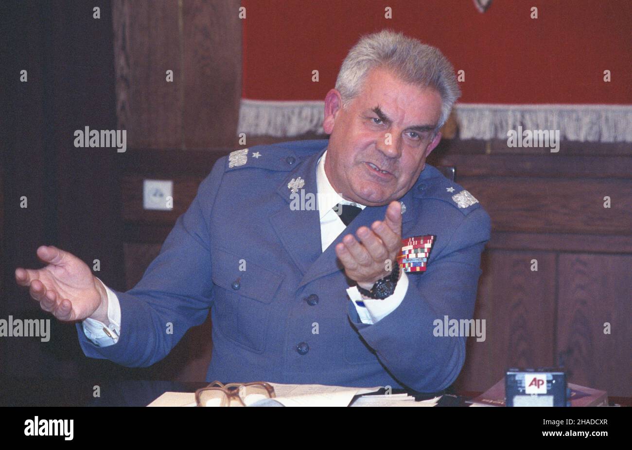 Warszawa 05.1991. Genera³ Roman Misztal, ostatni szef Zarz¹du II Sztabu Generalnego Wojska Polskiego. mw  PAP/Jan Morek    Dok³adny dzieñ wydarzenia nieustalony.         Warsaw, May 1991. General Roman Misztal, the last head of the II Board of Poland's Army General Staff.  mw  PAP/Jan Morek    Event day unknown Stock Photo