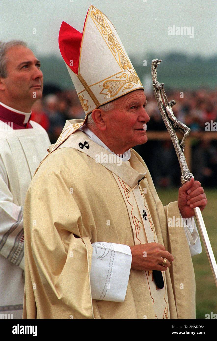W³oc³awek, 07.06.1991. IV pielgrzymka papie¿a Jana Paw³a II do Polski. Nz. papie¿ we W³oc³awku. (kru) PAP/Janusz Mazur     Wloclawek,  07.06.1991. IV pilgrimage of John Paul II to Poland. Pictured: pope visited Lubaczow in northern Poland. (kru) PAP/Janusz Mazur Stock Photo