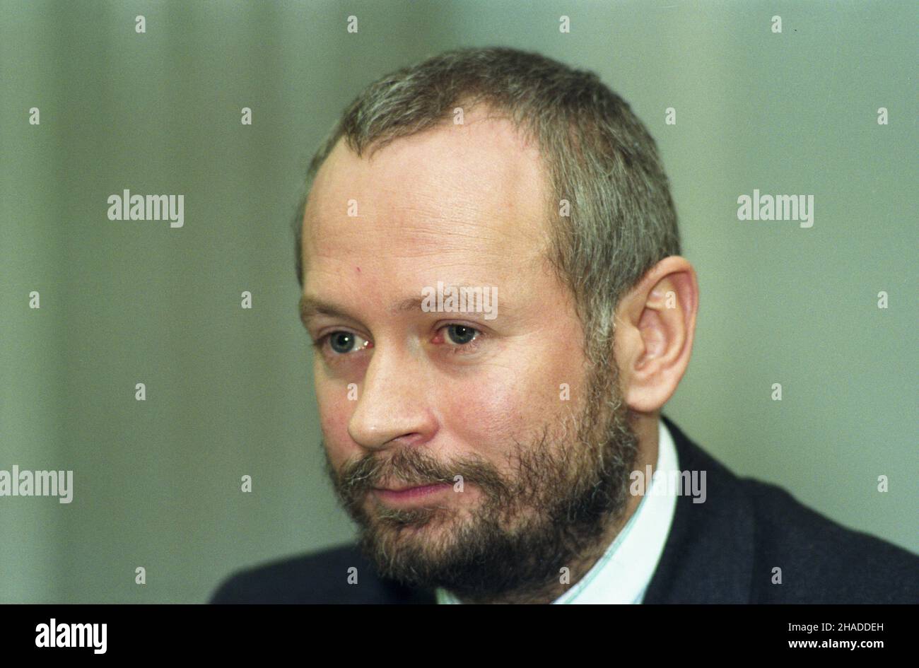 Warszawa 10.1991. Micha³ Boni, minister pracy i polityki socjalnej w rz¹dzie Jana Krzysztofa Bieleckiego. msa  PAP/Janusz Mazur    Dok³adny dzieñ wydarzenia nieustalony.         Warsaw October 1991. Michal Boni, Minister of Labour and Social Policy at Jan Krzysztof Bielecki's office.  msa  PAP/Janusz Mazur    Event date unknown. Stock Photo