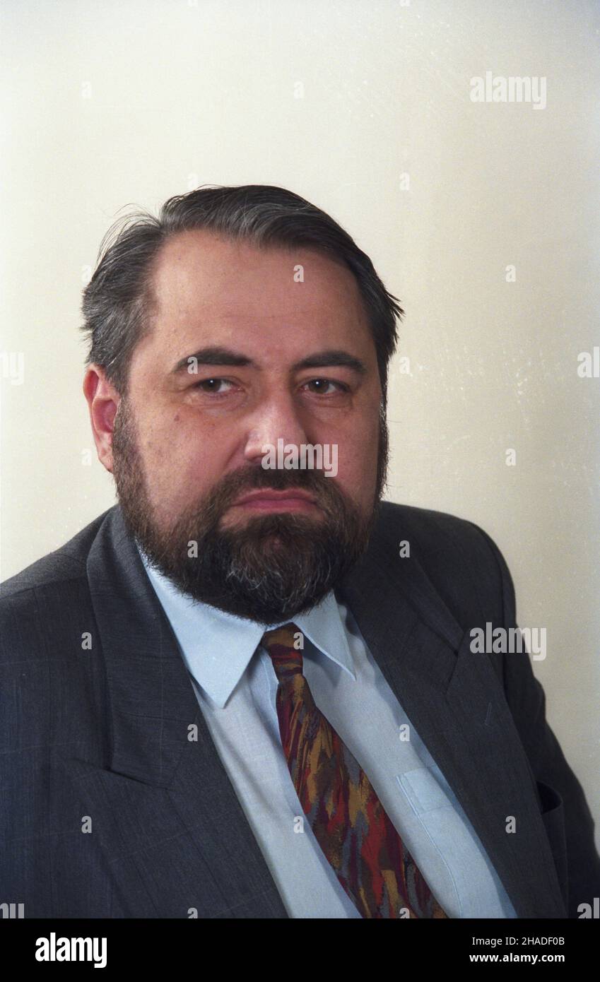 Warszawa 11.1992. Szef zespo³u doradców Prezesa Rady Ministrów Tadeusz Syryjczyk. wb  PAP/Jan Morek  Dok³adny dzieñ wydarzenia nieustalony.       Warsaw, November 1992. Head of prime minister's adviser team Tadeusz Syryjczyk.  wb  PAP/Jan Morek    Event day unknown Stock Photo
