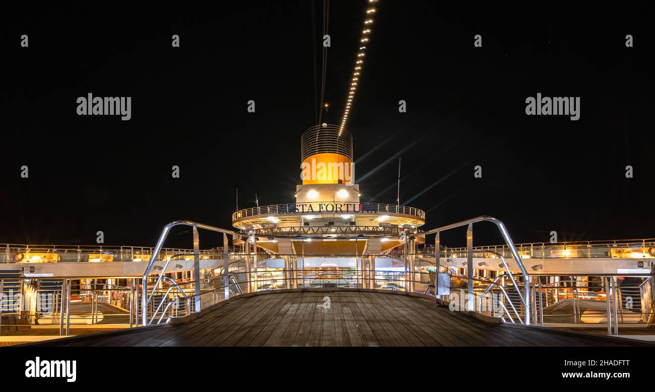 Sunbeds on cruise ship deck hi-res stock photography and images - Alamy