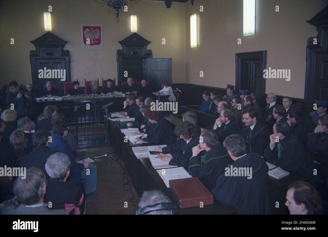 Katowice 10.03.1993. Proces przed S¹dem Wojewódzkim 24 oskar¿onych w sprawie pacyfikacji kopalni Manifest Lipcowy i Wujek w grudniu 1981 r. Œmieræ ponios³o 9 górników. Rozprawie przewodniczy sêdzia S¹du Wojewódzkiego Ewa Krukowska. mw PAP/Grzegorz Jakubowski Katowice, 10 March 1993. The trial of 24 anti-rioters charged in connection with a December 16, 1981 strike-breaking action by the police and army at the Wujek and Manifest Lipcowy coalpits in Katowice, Poland, culminating in the death of nine striking miners. Presiding over the proceedings is District Court Judge Ewa Krukowska. Stock Photo