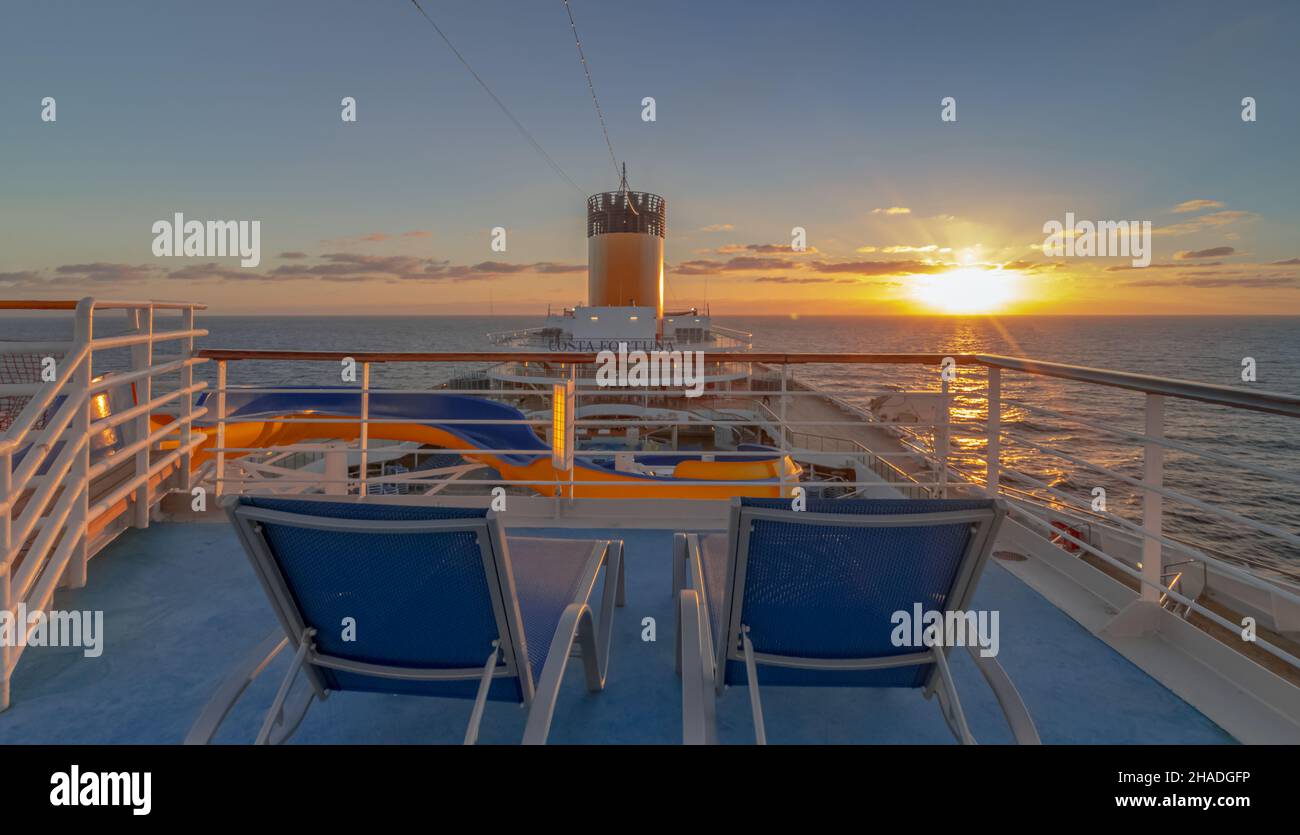 Sunbeds on cruise ship deck hi-res stock photography and images - Alamy