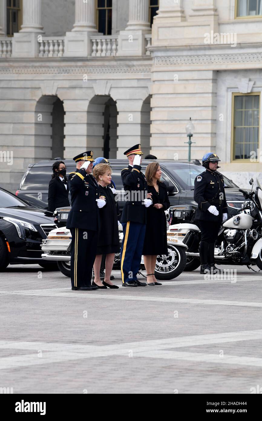 Washington, United States of America. 10 December, 2021. U.S. Chairman of the Joint Chiefs Gen. Mark Milley, former Senator Elizabeth Dole, Maj. Garrett Beer and Robin Dole render honors as Armed Forces honor guard carry the flag-draped casket of World War II veteran and former Senator Robert Dole out of the U.S. Capitol, December 10, 2021 in Washington, D.C. Senator Dole died at age 98 following a lifetime of service to the nation.  Credit: Leroy Council/U.S. Army/Alamy Live News Stock Photo