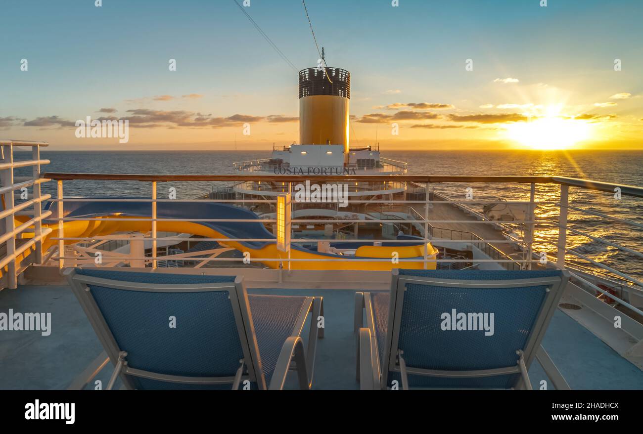 Sunbeds on cruise ship deck hi-res stock photography and images - Alamy