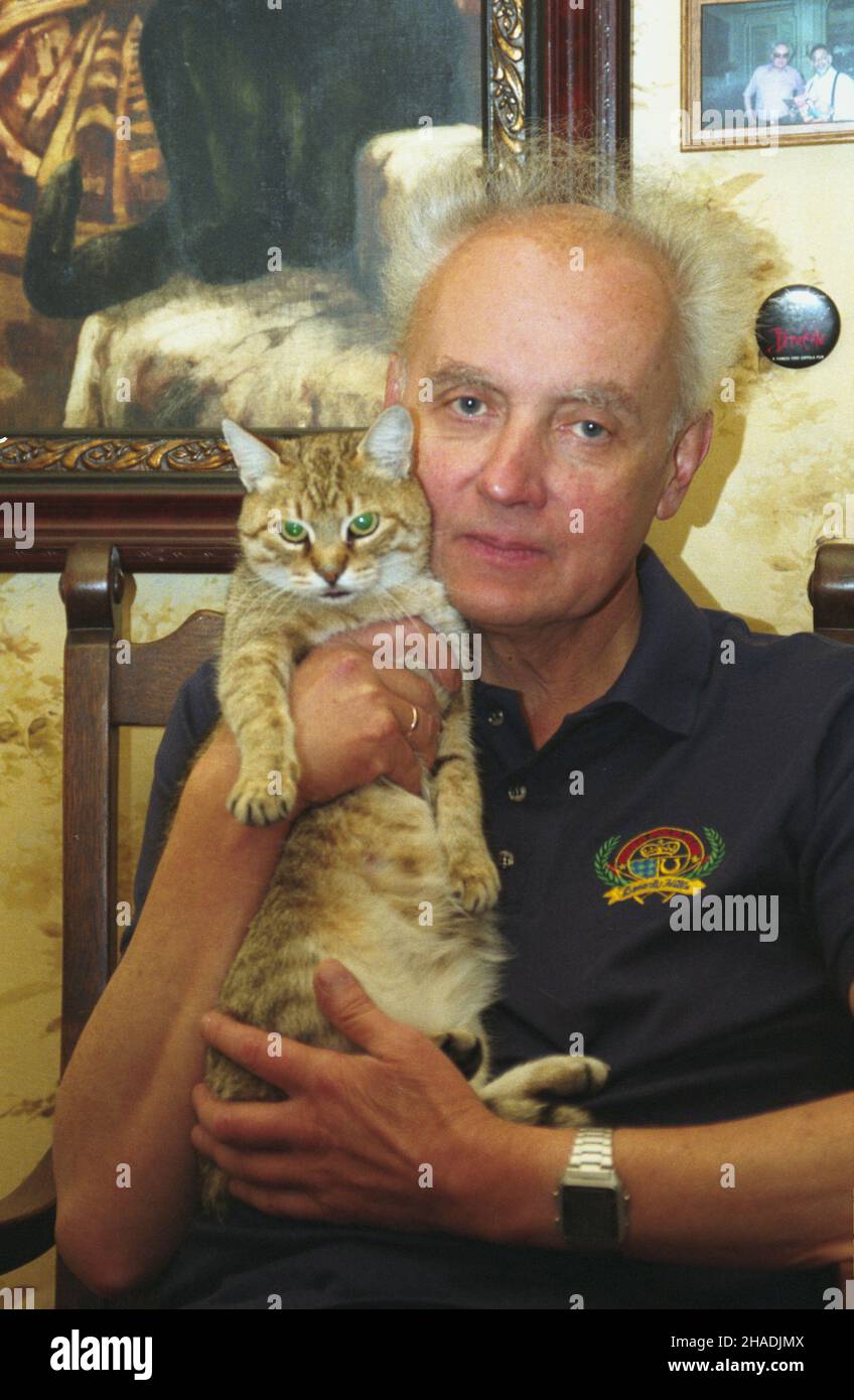 Katowice 08.1993. Pianista i kompozytor muzyki powa¿nej, twórca muzyki filmowej Wojciech Kilar w swoim domu. wb  PAP/Piotr Gêsicki  Dok³adny dzieñ wydarzenia nieustalony.         Katowice, August 1993. Pianist, classical and film music composer Wojciech Kilar at home.  wb  PAP/Piotr Gesicki    Event day unknown Stock Photo