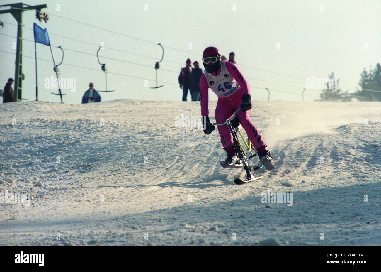 Wis³a 16.02.1994. Mistrzostwa Œwiata w Skibobach juniorów i seniorów. Nz. zawodnik ze Szwajcarii Willy Hediger. js  PAP/Stanis³aw Jakubowski         Wisla 16 February 1994. Junior/senior world skibob championships. Pictured: Swiss competitor Willy Hediger.  js  PAP/Stanislaw Jakubowski Stock Photo