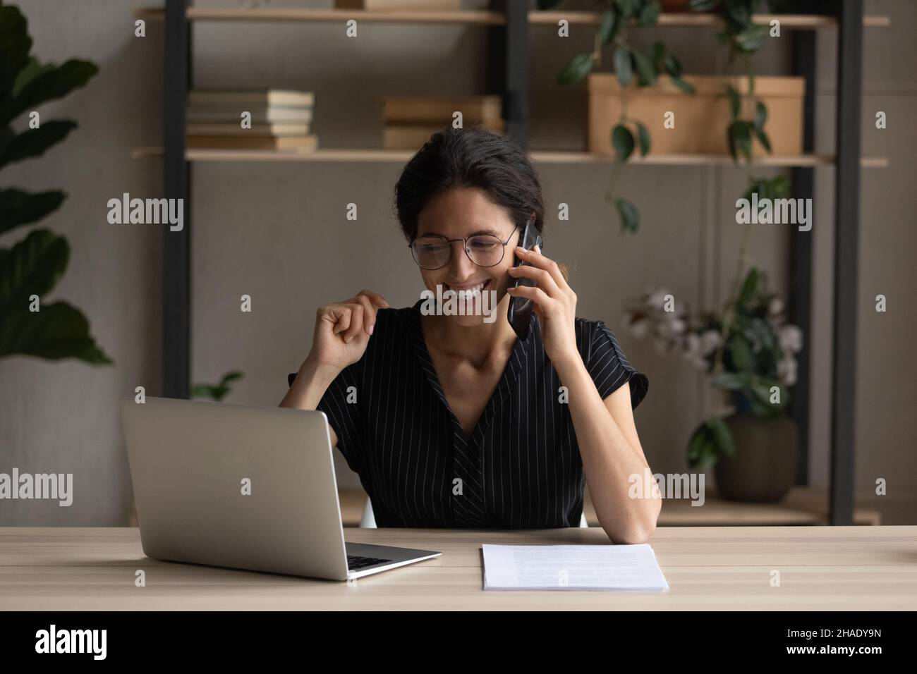 Smiling Hispanic woman work on computer at home office Stock Photo - Alamy