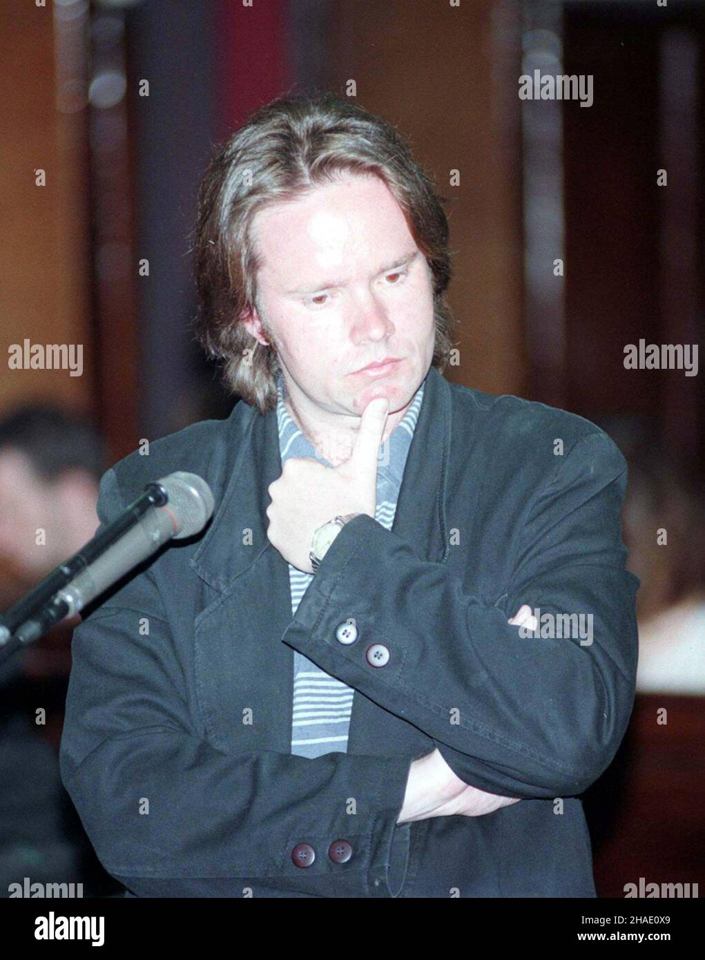 Warszawa, 14.06.1995. Kolejna rozprawa w procesie w sprawie œmierci Grzegorza Przemyka, w warszawskim S¹dzie Wojewódzkim. N/z: podczas przes³uchania Igor Bieliñski - kolega Przemyka. (kru) PAP/Adam Urbanek Warsaw, 14.06.1995. Continuation of the Grzegorz Przemyk death trial at the Warsaw Provincial Court. Pictured: Przemyk's colleague Igor Bielinski as a witness. (kru) PAP/Adam Urbanek Stock Photo