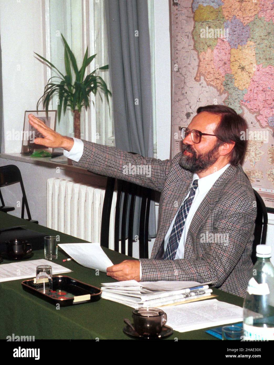 Warszawa, 10.09.1995. Szef Unii Pracy Ryszard Bugaj podczas konferencji prasowej w Warszawie. (kkk) PAP/Piotr Walczak Stock Photo