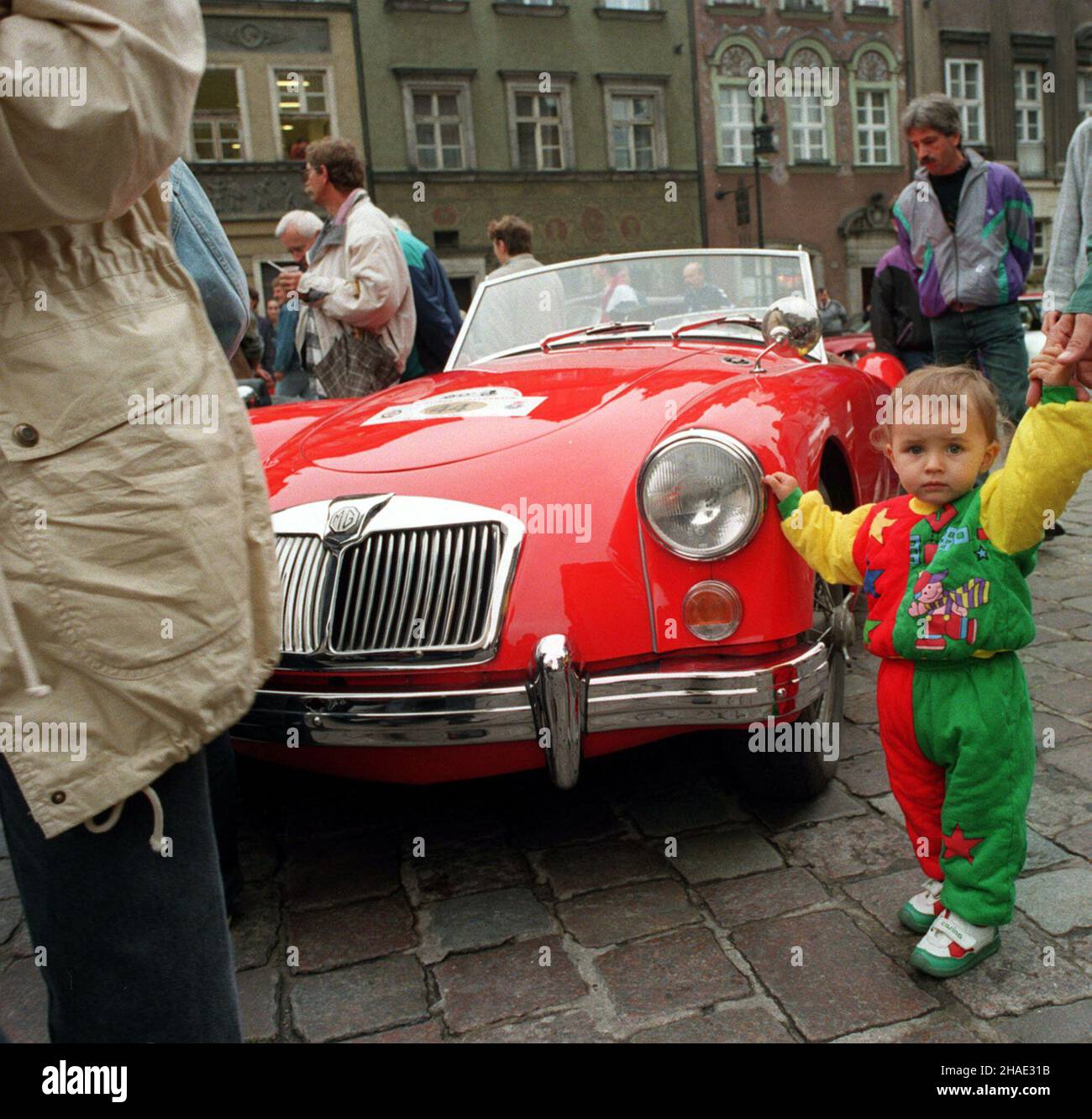 Poznañ, 09.09.1995. Kabriolet MG na XXII Rajdzie Pojazdów Zabytkowych w Poznaniu. (kru) PAP/Remigiusz Sikora Stock Photo