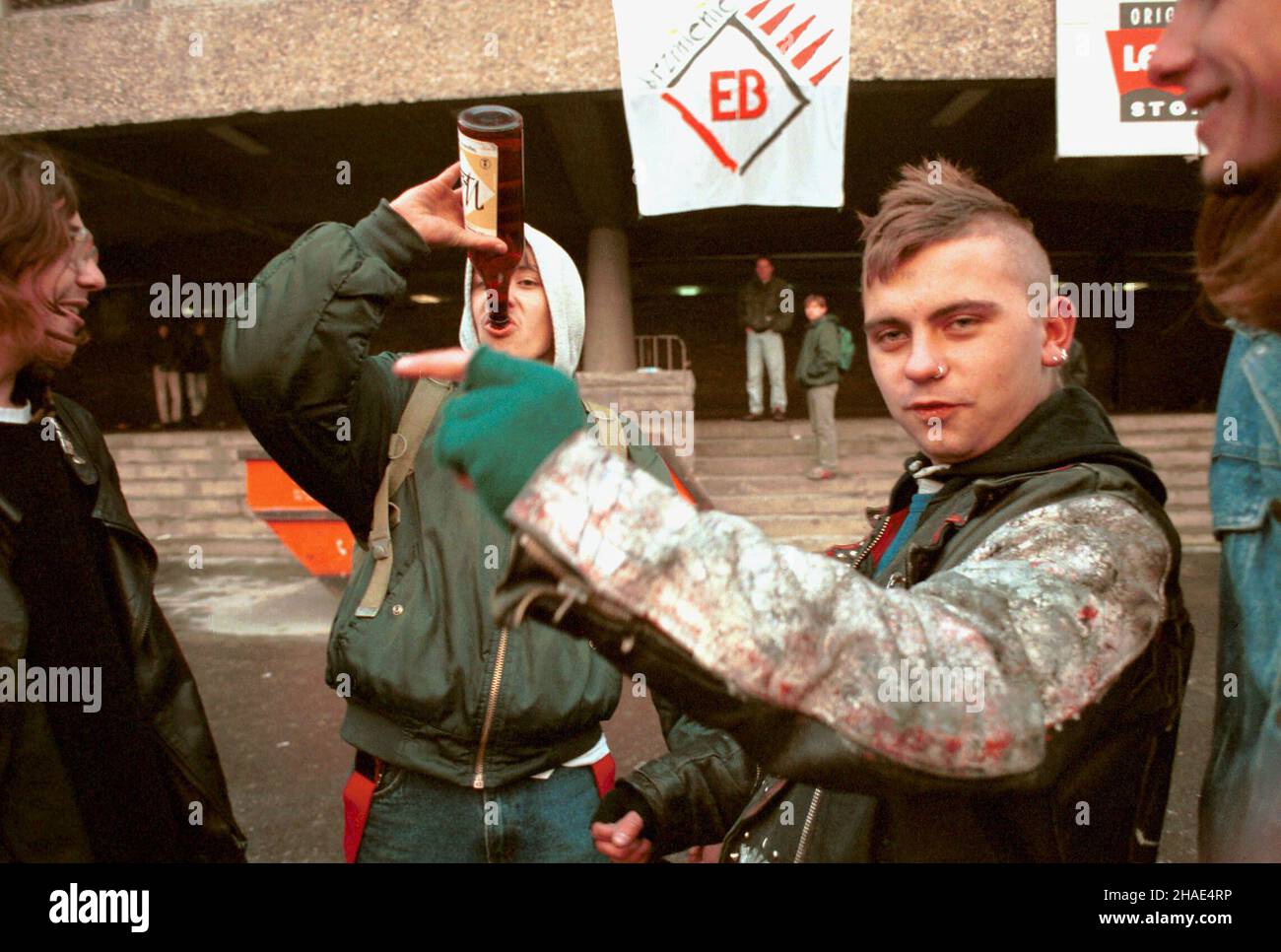 Katowice, 25.11.1995. 'Odjazdy '95' festiwal w Katowicach. (mr) PAP/Roman Koszowski     Katowice, 25.11.1995. Participants of the 'Odjazdy '95' festival in Katowice. (mr) PAP/Roman Koszowski Stock Photo