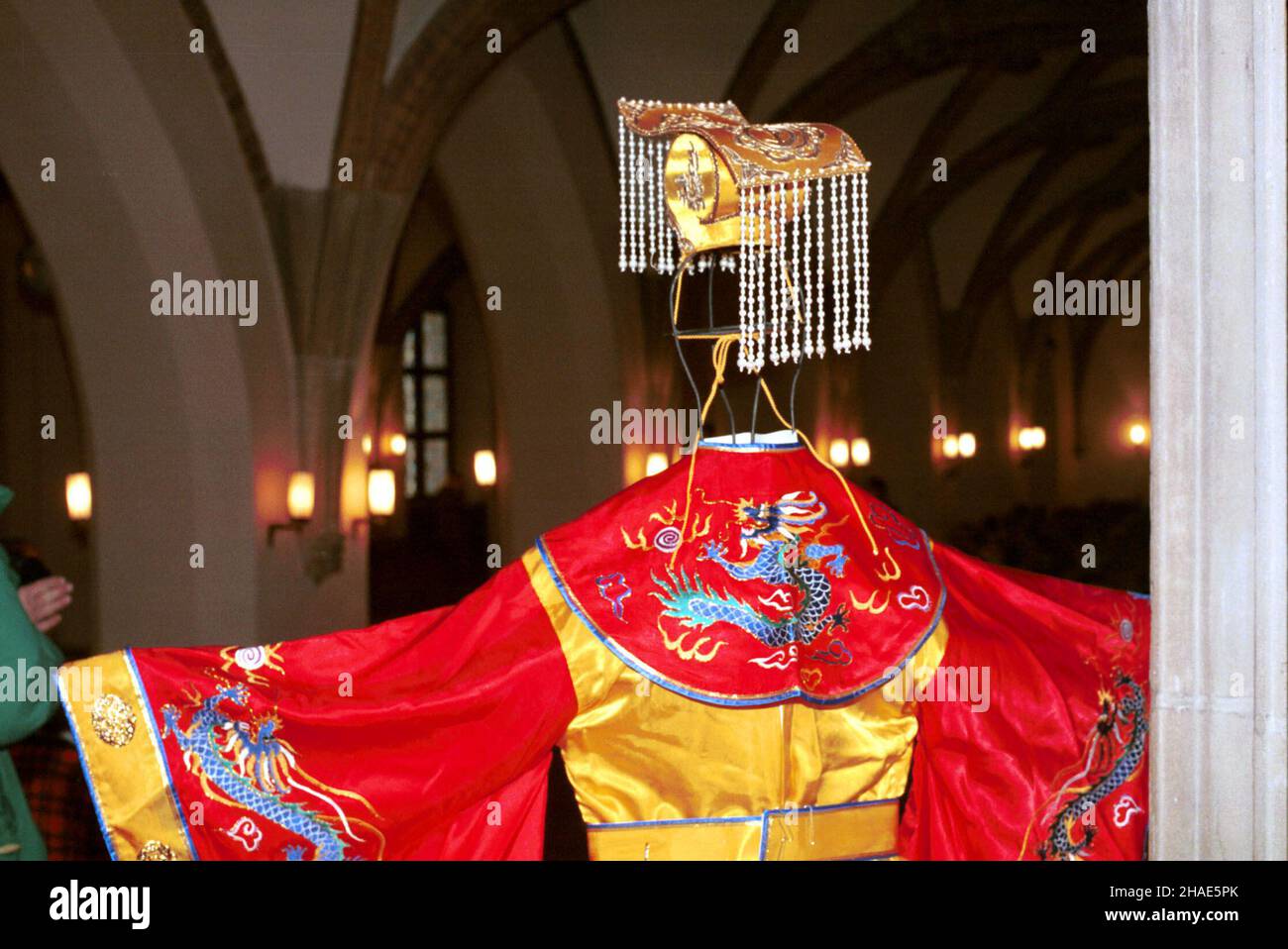 Opera costumes hi-res stock photography and images - Page 17 - Alamy