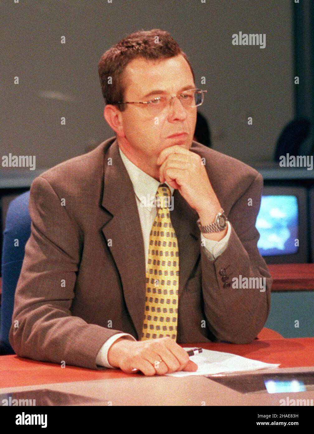Warszawa, 13.03.1998. Dziennikarz, Grzegorz Miecugow. (mr) PAP/Radek Pietruszka     Warsaw, 13.03.1998. Polish journalist, Grzegorz Miecugow. (mr) PAP/Radek Pietruszka Stock Photo