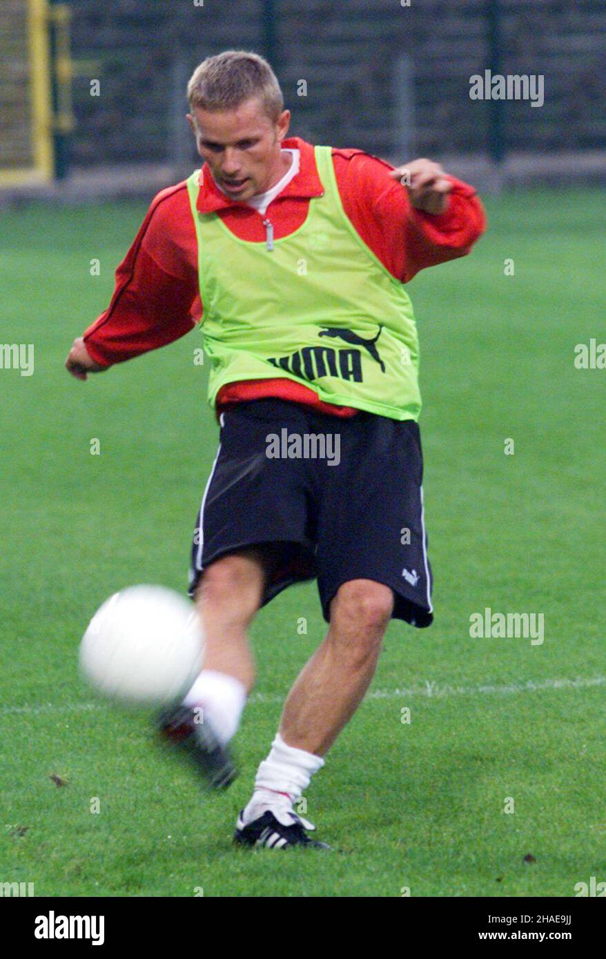 Warszawa, 17.08.1999. Trening pi³karskiej reprezentacji Polski przed meczem z Hiszpani¹. N/z: Tomasz Waldoch. (kru) PAP/Przemek Wierzchowski     Warsaw, 17.08.1999. Polish national team training before the match with Spain. Pictured: Tomasz Waldoch.  (kru) PAP/Przemek Wierzchowski Stock Photo