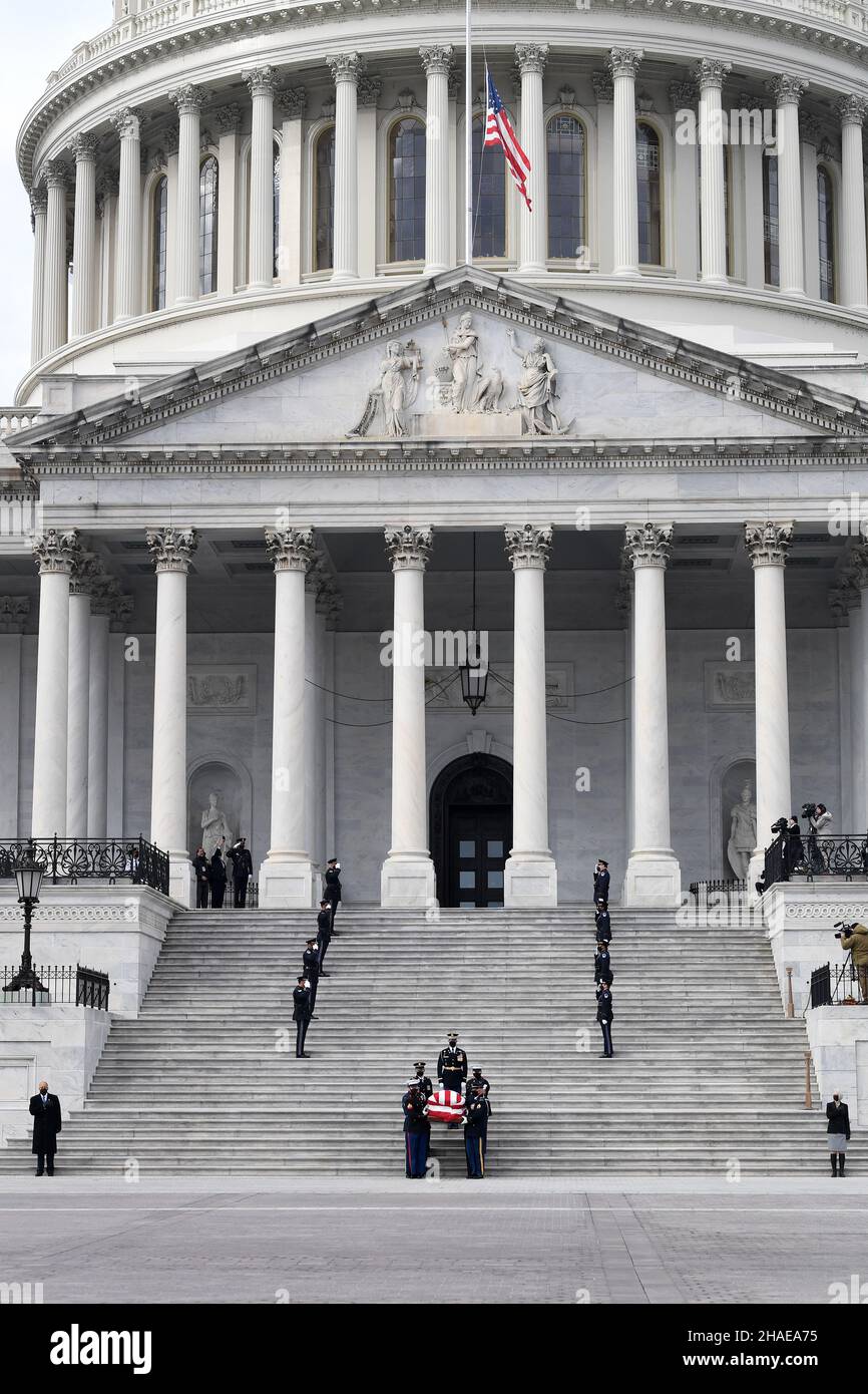 Washington, United States Of America. 10th Dec, 2021. Washington, United States of America. 10 December, 2021. An Armed Forces honor guard carry the flag-draped casket of World War II veteran and former Senator Robert Dole down the steps of the U.S. Capitol, December 10, 2021 in Washington, DC Senator Dole died at age 98 following a lifetime of service to the nation. Credit: Leroy Council/U.S. Army/Alamy Live News Stock Photo
