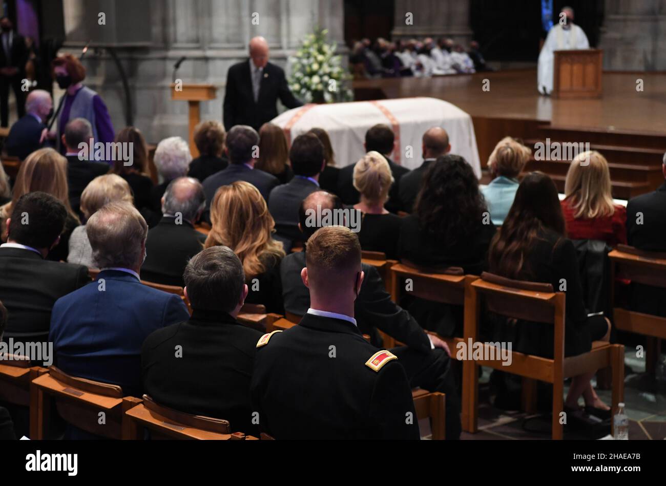 Washington, United States Of America. 10th Dec, 2021. Washington, United States of America. 10 December, 2021. U.S. Senator Patrick Leahy pays respect to World War II veteran and former Senator Robert Dole during funeral services at Washington National Cathedral, December 10, 2021 in Washington, DC Senator Dole died at age 98 following a lifetime of service to the nation. Credit: Joseph Lawson/U.S. Army/Alamy Live News Stock Photo