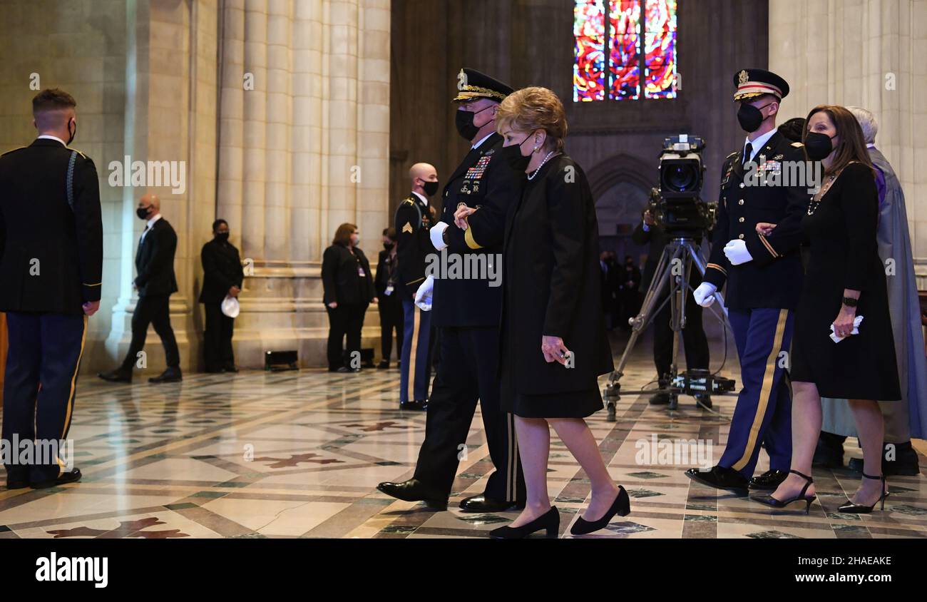 American military funerals hi-res stock photography and images - Alamy