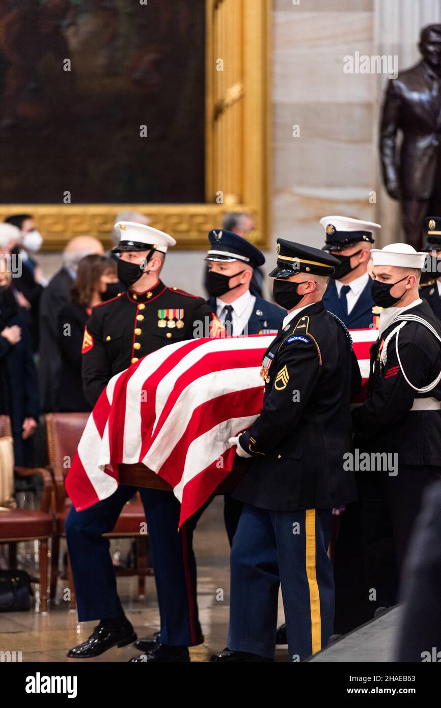 Washington, United States Of America. 09th Dec, 2021. Washington, United States of America. 09 December, 2021. A U.S. Armed Forces honor guard carry the flag-draped casket of World War II veteran and former Senator Robert Dole, into the Rotunda of the U.S. Capitol, December 9, 2021 in Washington, DC Senator Dole died at age 98 following a lifetime of service to the nation. Credit: Sgt. Zachery Perkins/U.S. Army/Alamy Live News Stock Photo