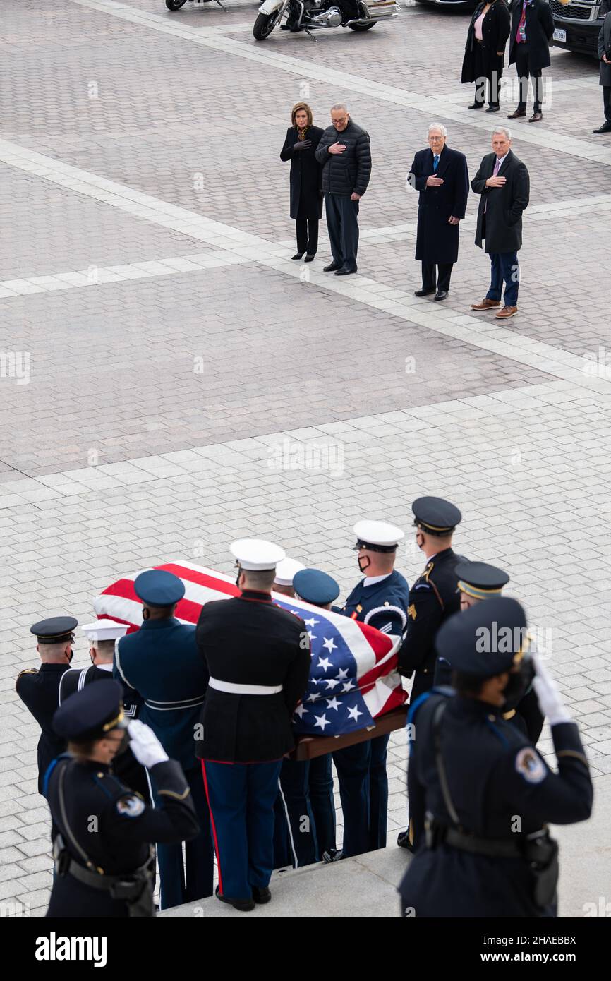 Washington, United States Of America. 10th Dec, 2021. Washington, United States of America. 10 December, 2021. Congressional leaders salute as U.S. Armed Forces honor guards carry the flag-draped casket of World War II veteran and former Senator Robert Dole down the steps of the U.S. Capitol, December 10, 2021 in Washington, DC Senator Dole died at age 98 following a lifetime of service to the nation. Credit: Sgt. Kevin Roy/U.S. Army/Alamy Live News Stock Photo