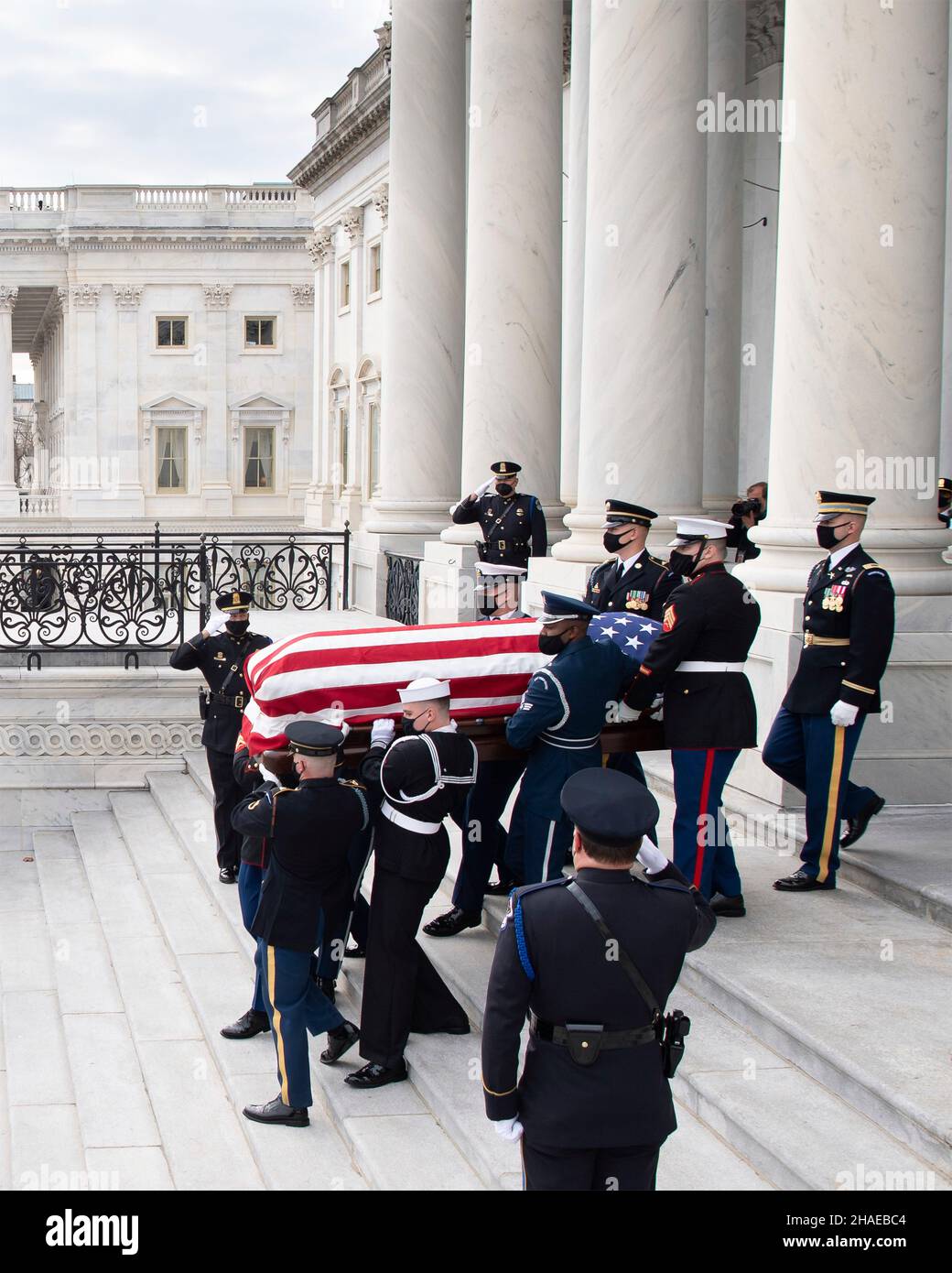 Washington, United States Of America. 10th Dec, 2021. Washington, United States of America. 10 December, 2021. U.S. Armed Forces honor guard carry the flag-draped casket of World War II veteran and former Senator Robert Dole down the steps of the U.S. Capitol, December 10, 2021 in Washington, DC Senator Dole died at age 98 following a lifetime of service to the nation. Credit: Sgt. Kevin Roy/U.S. Army/Alamy Live News Stock Photo
