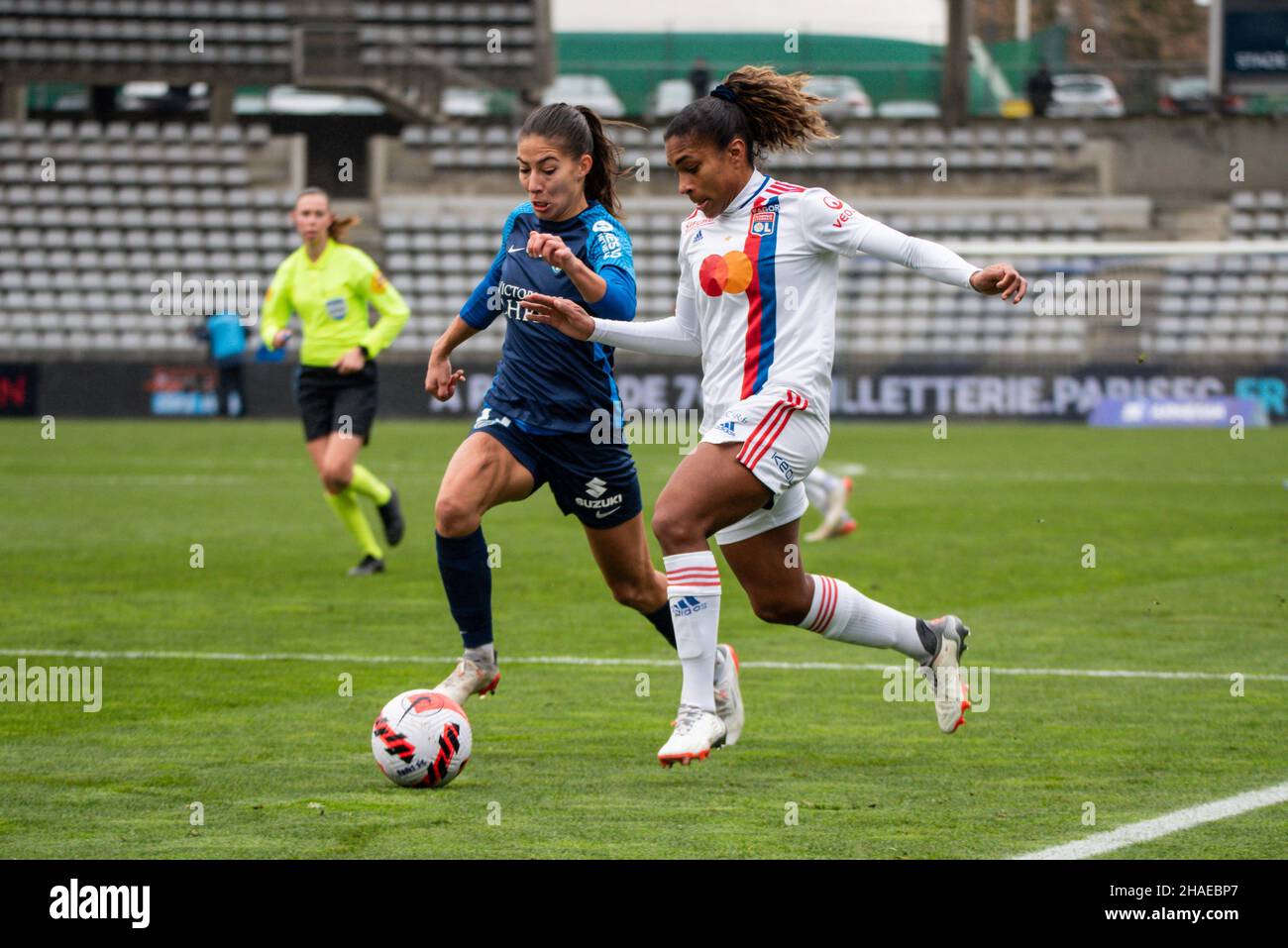 Clara Mateo of Paris FC and Catarina Macario of Olympique Lyonnais fight for the ball during the Women's French championship D1 Arkema football match between Paris FC and Olympique Lyonnais on December 12, 2021 at Charlety stadium in Paris, France - Photo: Melanie Laurent/DPPI/LiveMedia Stock Photo