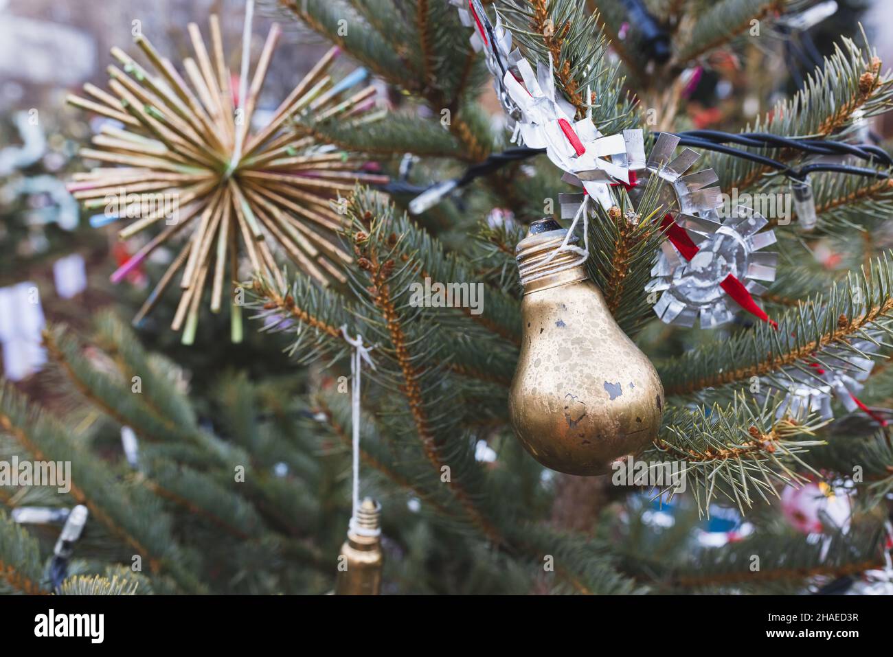 https://c8.alamy.com/comp/2HAED3R/painted-gold-old-light-bulb-and-handmade-aluminium-foil-decoration-on-christmas-tree-diy-creative-ideas-environment-recycle-reuse-upcycling-zero-waste-electricity-concept-selective-focus-2HAED3R.jpg