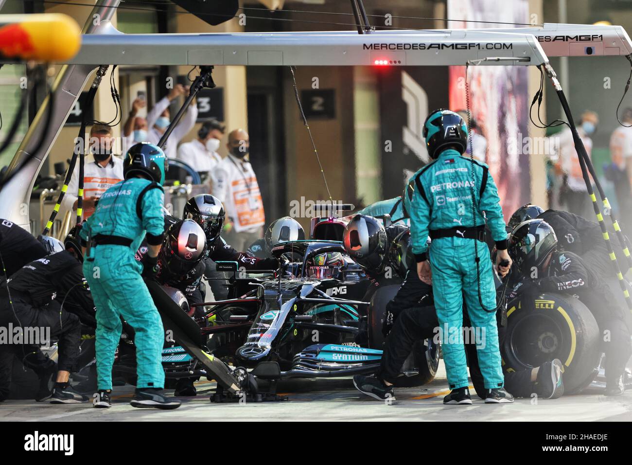 Abu Dhabi, Abu Dhabi. 12th Dec, 2021. Lewis Hamilton (GBR) Mercedes AMG F1 W12 makes a pit stop