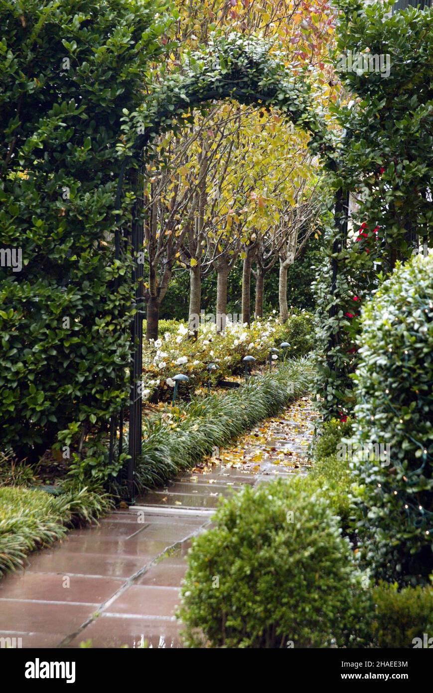 New orleans garden district anne rice hi-res stock photography and ...