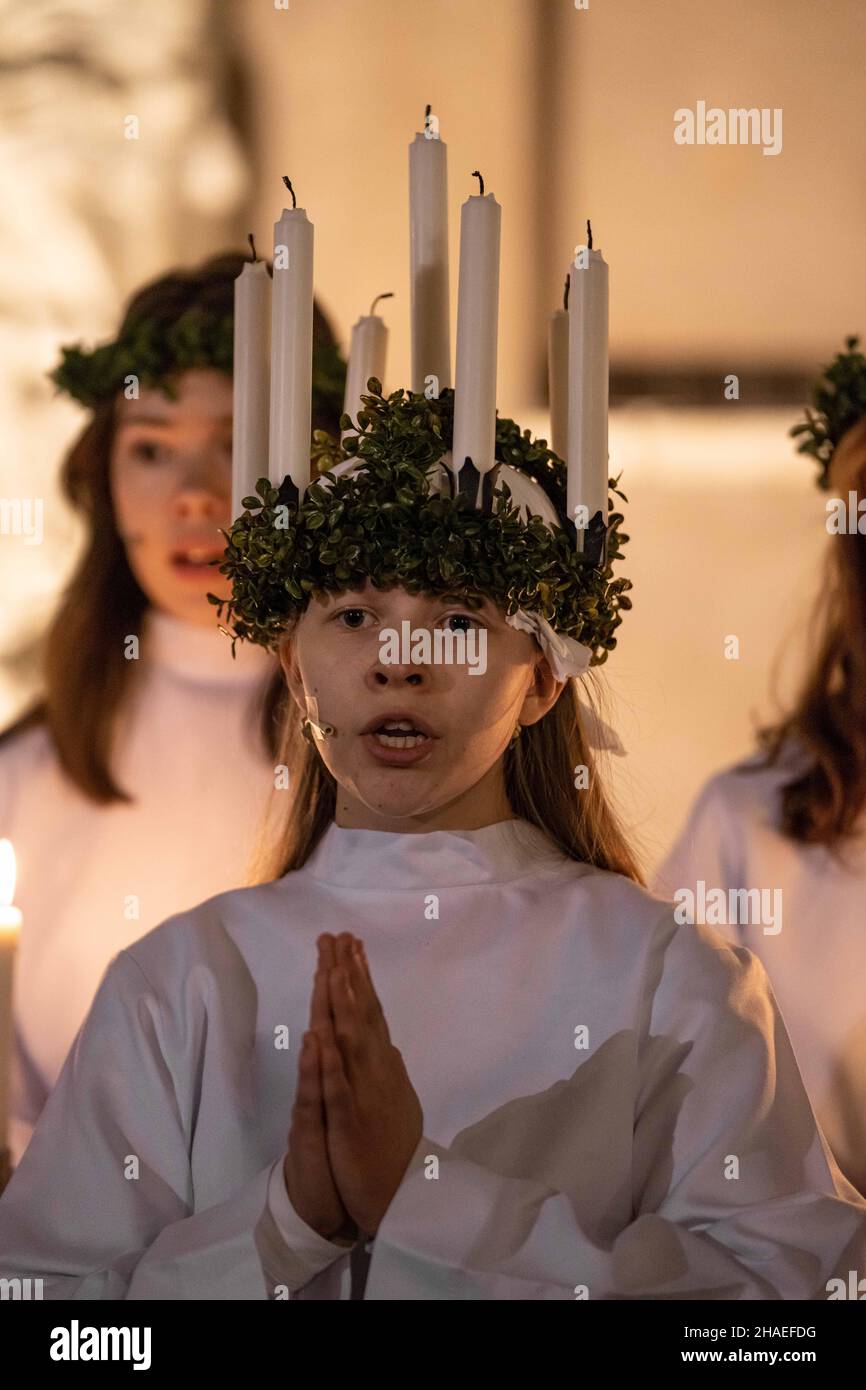Roma, Italy, December 12, 2021 - Sweden Embassy in Italy choir perform in Piazza di Pietra to celebrate Santa Lucia Svedese. Credits: Luigi de Pompeis/Alamy Live news Stock Photo