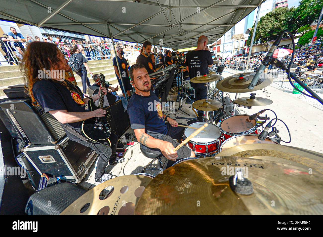 Florianópolis (SC), 12/12/2021 - Entretenimento / Orquestra de Baterias - Ocorre na tarde deste domingo (12) em frente a catedral metropolitana no cen Stock Photo