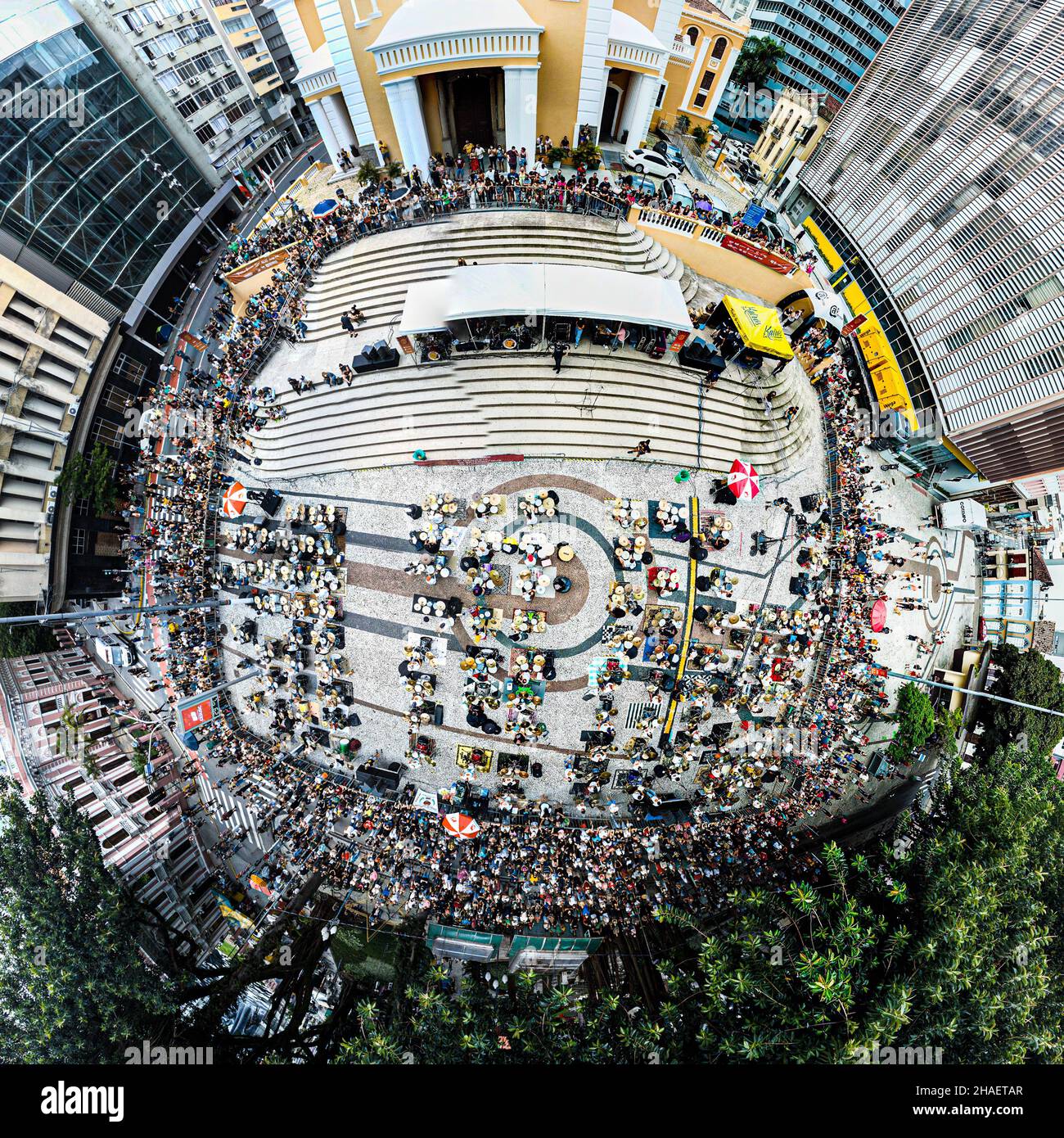 Florianópolis (SC), 12/12/2021 - Entretenimento / Orquestra de Baterias - Ocorre na tarde deste domingo (12) em frente a catedral metropolitana no cen Stock Photo