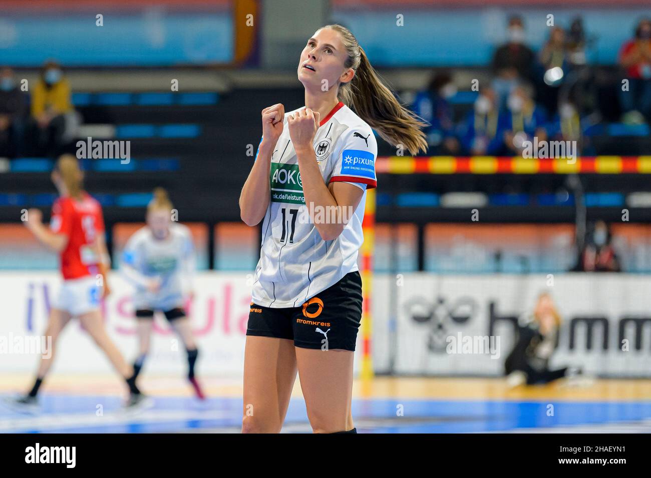 Granollers, Spain. 12th Dec, 2021. Handball, Women: World Cup, Denmark - Germany, Main Round, Group 3, Matchday 3. Alicia Stolle (Germany/Ferencvaros Budapest) reacts. Credit: Marco Wolf/wolf-sportfoto/dpa/Alamy Live News Stock Photo