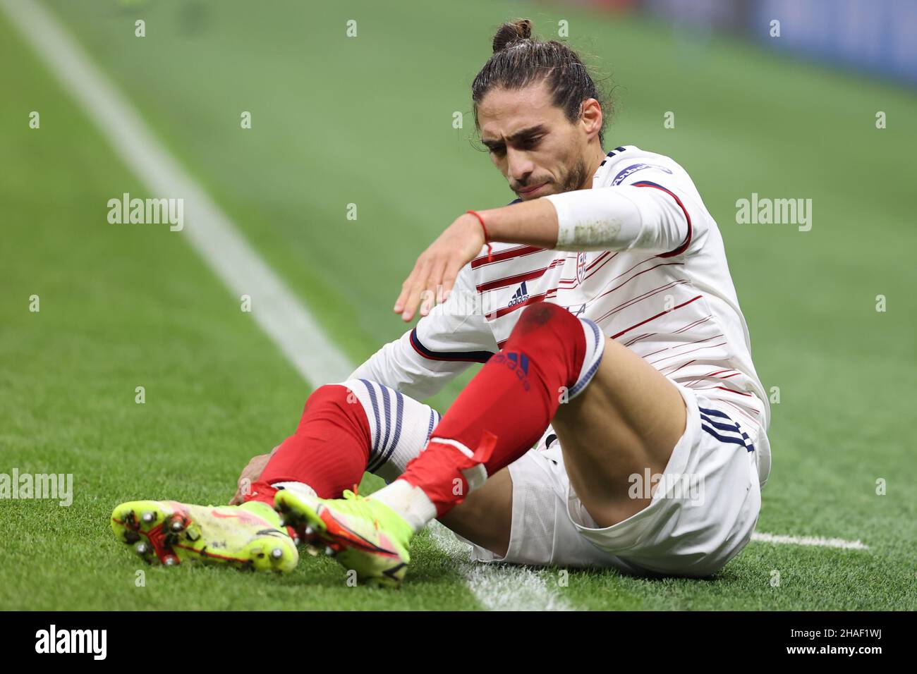 Milan, Italy. 12th Dec, 2021. Martin Caceres of Cagliari Calcio injured during the Serie A 2021/22 football match between FC Internazionale and Cagliari Calcio at Giuseppe Meazza Stadium, Milan, Italy on December 12, 2021 Credit: Independent Photo Agency/Alamy Live News Stock Photo